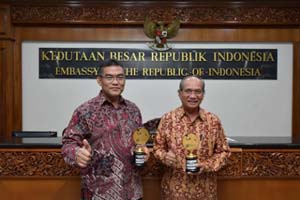 Gubri dan Gubernur Kepri Terpilih Sebagai Pembina BPD Terbaik Indonesia 2017